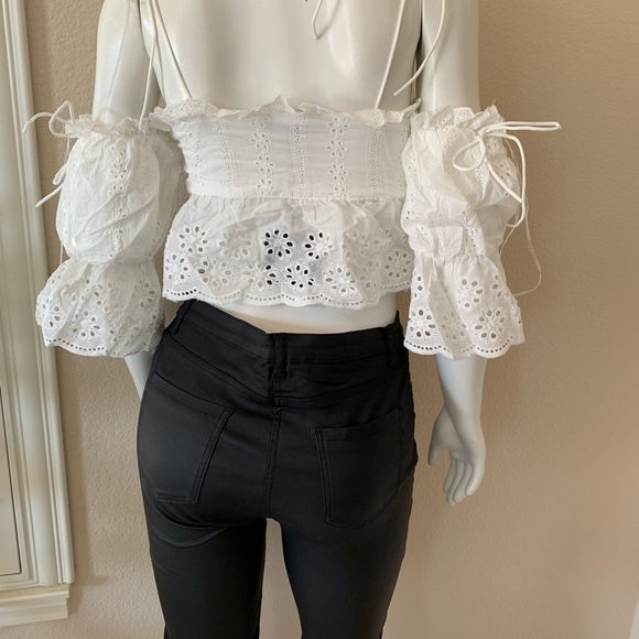 5⭐️ 🆕 Off Limits - Off Shoulder Lace Crop Top - Picture 7 of 8